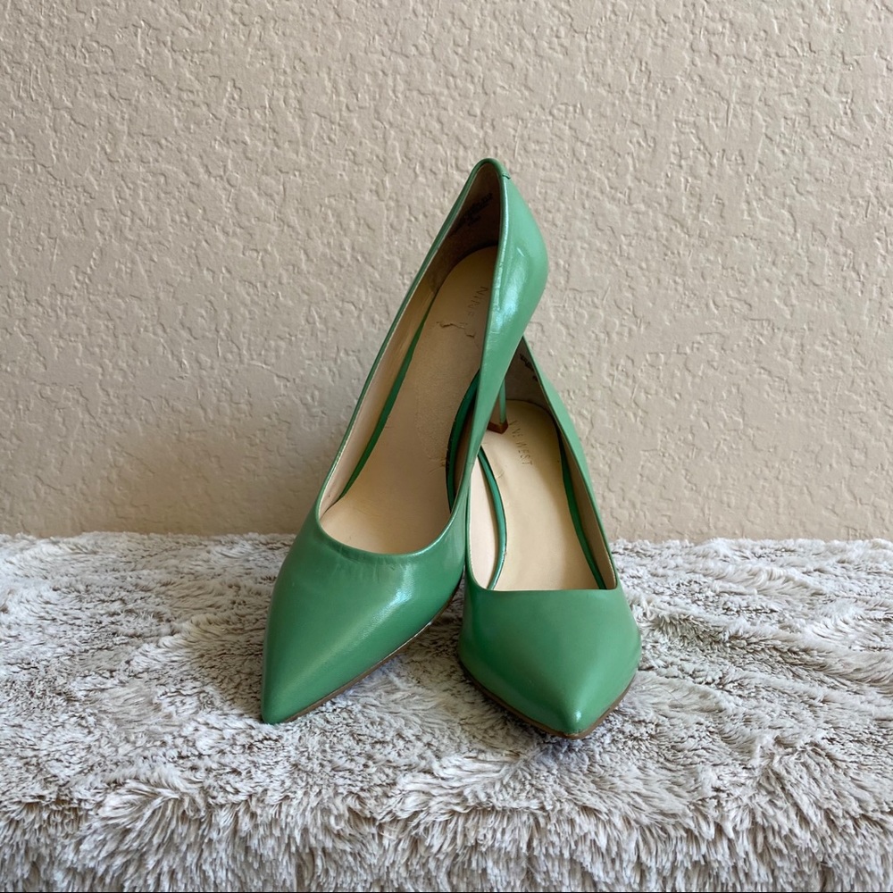 Kelly green pointed toe heels by Nine West